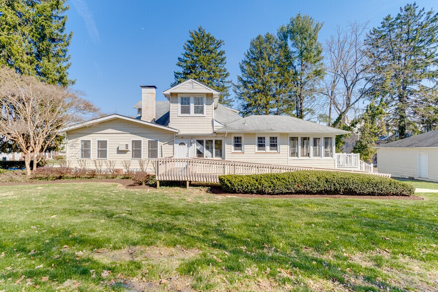 407 W Pennsylvania Ave, Towson, MD à vendre - Photo du bâtiment - Image 2 de 66