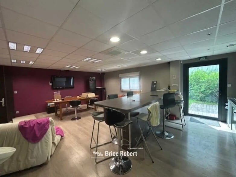 Flex in Lozanne for sale - Interior Photo - Image 2 of 6