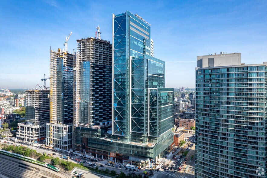 8 Spadina Ave, Toronto, ON for lease - Primary Photo - Image 1 of 3