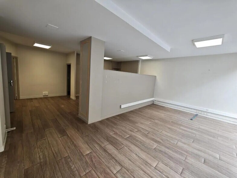 Commerce de détail dans Lille à louer - Photo du bâtiment - Image 3 de 3