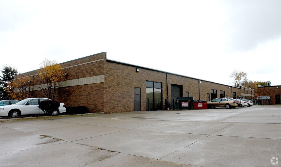 1549 Boettler Rd, Uniontown, OH à louer - Photo du bâtiment - Image 2 de 11