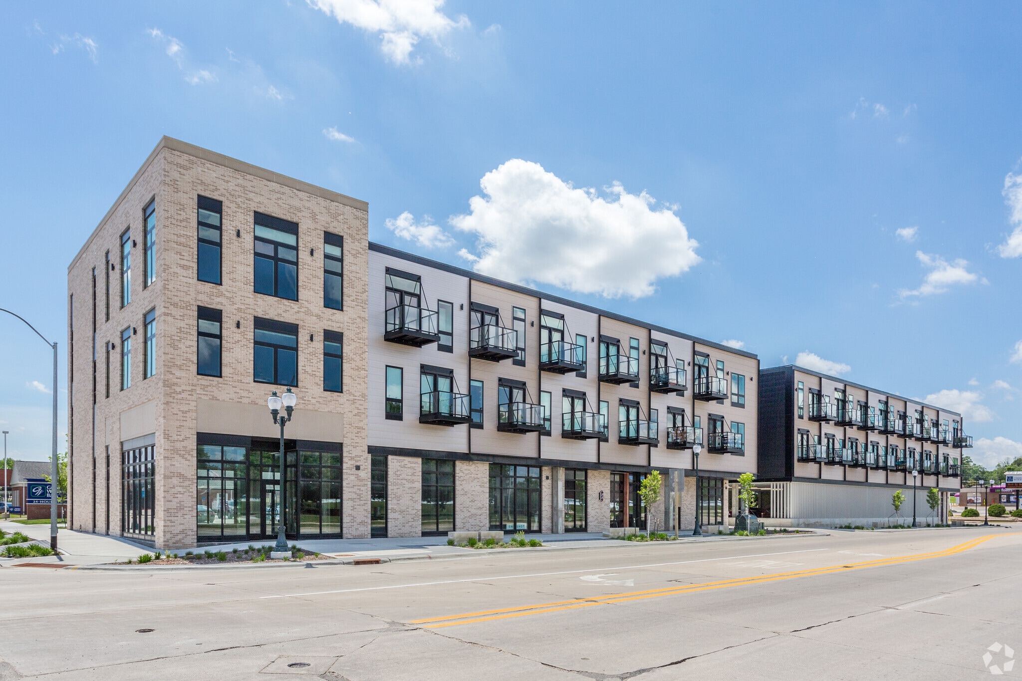 200 W 1st St, Cedar Falls, IA for lease Primary Photo- Image 1 of 25