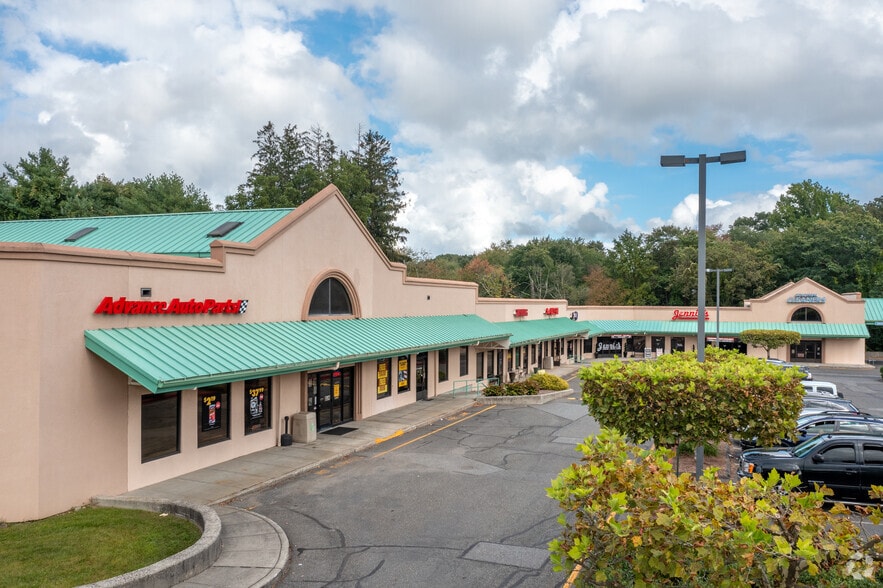 380 Monroe Tpke, Monroe, CT for lease - Building Photo - Image 1 of 17