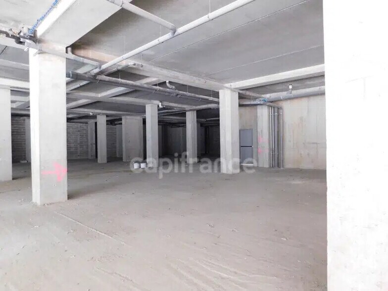 Retail in Nancy for lease - Interior Photo - Image 2 of 6