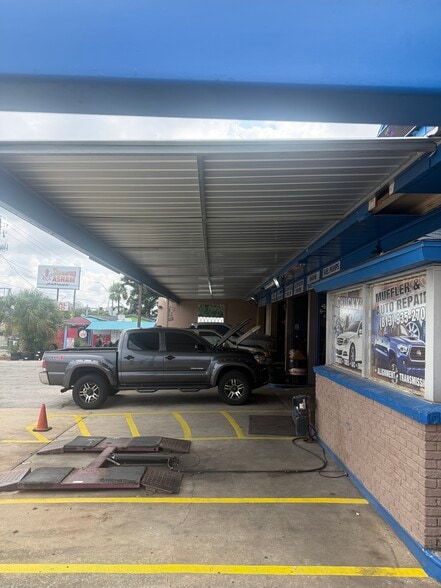 2201 E Busch Blvd, Tampa, FL for sale - Building Photo - Image 2 of 23