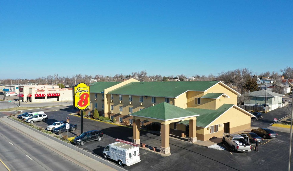 1708 W Wyatt Earp Blvd, Dodge City, KS for sale - Building Photo - Image 1 of 1