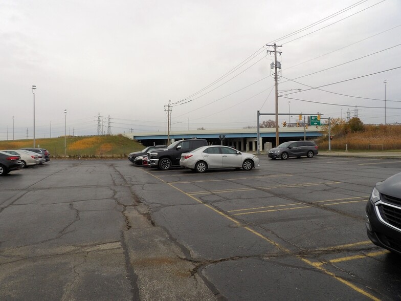 36615 Vine St, Willoughby, OH for lease - Building Photo - Image 2 of 17