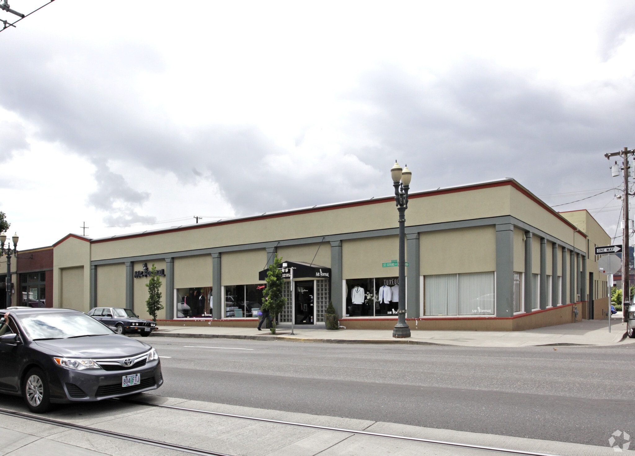 1205 SE Grand Ave, Portland, OR for lease Primary Photo- Image 1 of 8