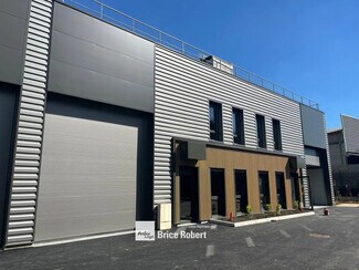 Plus de détails pour 73 Route De Corbas, Vénissieux - Bureau, Local d'activités à louer