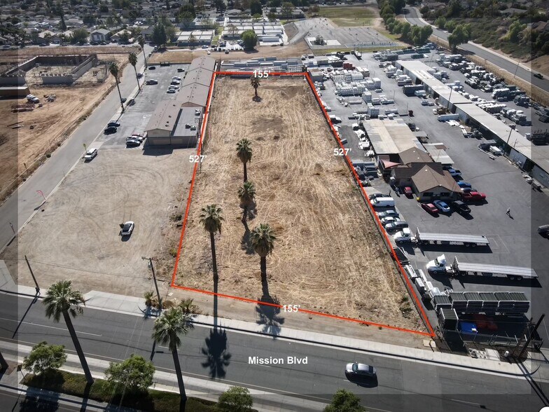 6452 Mission Blvd, Jurupa Valley, CA à vendre - Photo du bâtiment - Image 2 de 3