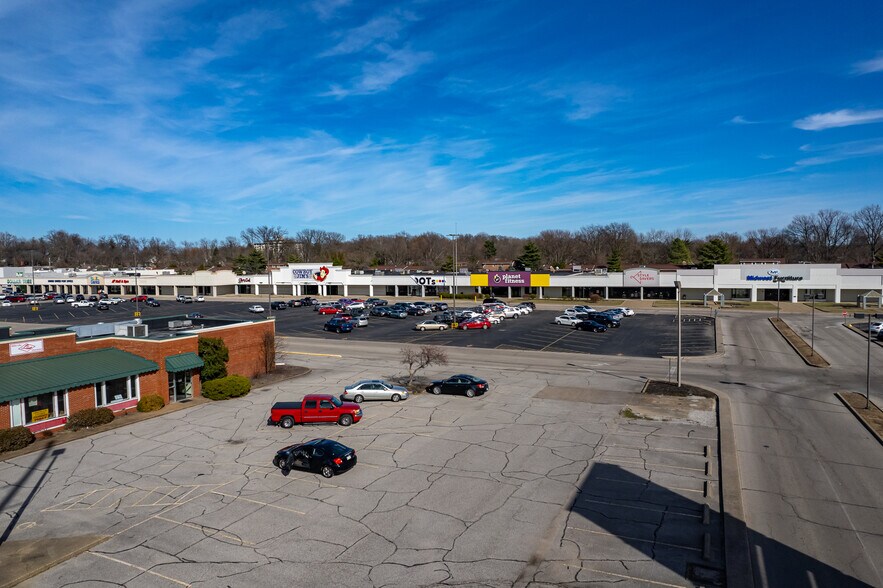 730 S Green River Rd, Evansville, IN à louer - Photo du bâtiment - Image 3 de 6