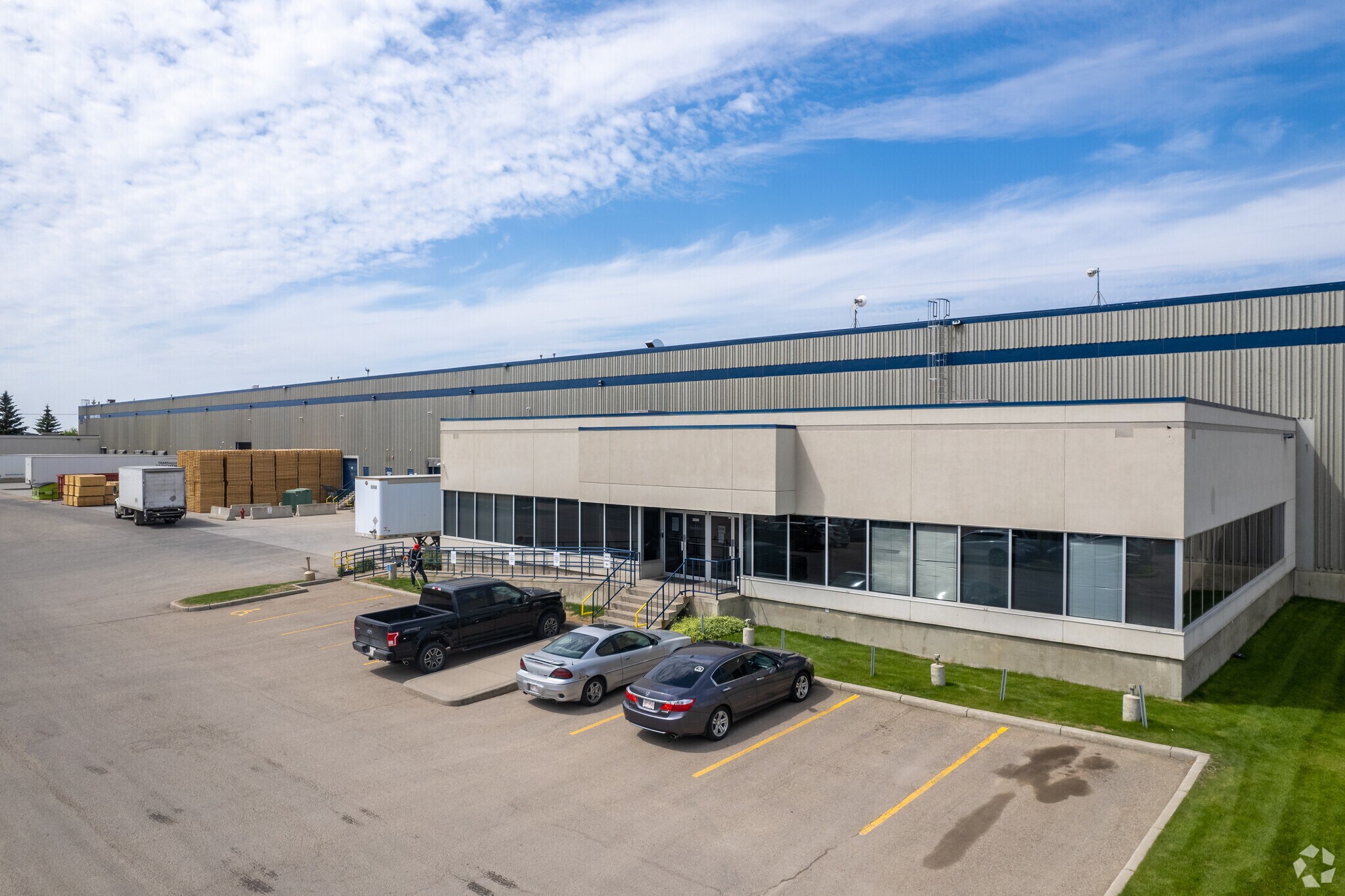 2500-2590 61st Ave SE, Calgary, AB à louer Photo du bâtiment- Image 1 de 10