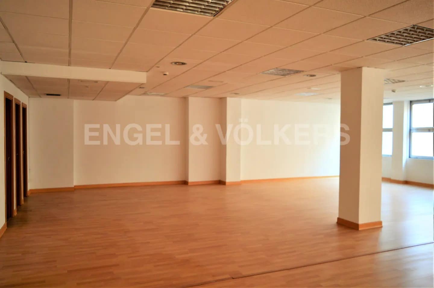 Office in Barcelona, Barcelona for lease Interior Photo- Image 1 of 3