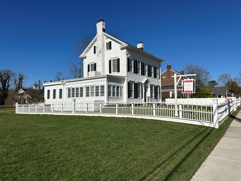 78 Court St, Freehold, NJ à vendre - Photo du bâtiment - Image 3 de 30