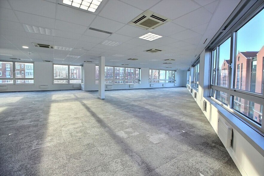 28-30 Rue De Cambrai, Paris for lease - Building Photo - Image 1 of 11