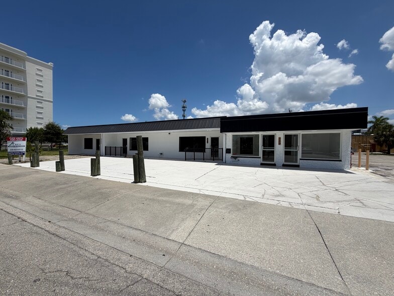 837-843 Miramar St, Cape Coral, FL for sale - Building Photo - Image 1 of 5