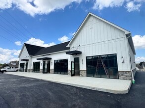4662-4668 Hall Rd, Columbus, OH for lease Interior Photo- Image 2 of 13