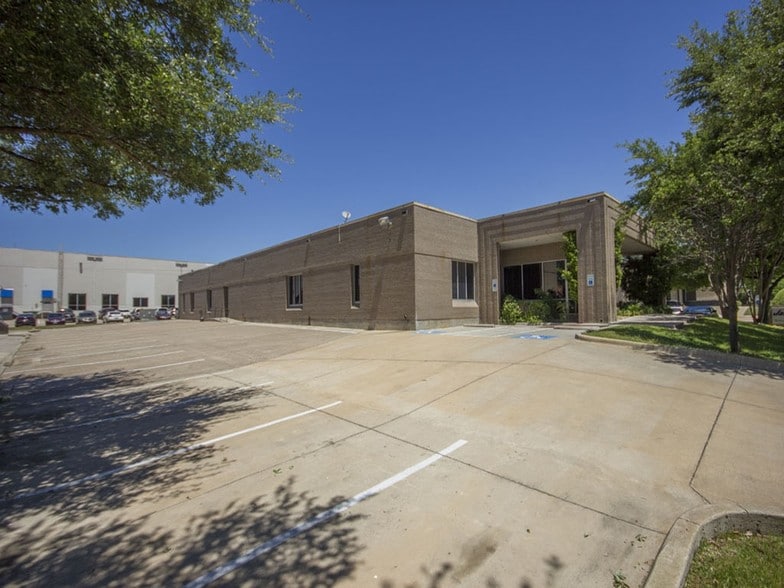 4393 Sunbelt Dr, Addison, TX for sale - Building Photo - Image 2 of 15