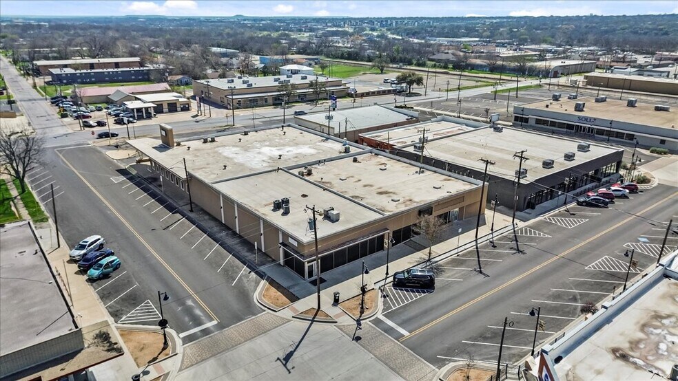 420 E Ave C, Killeen, TX à vendre - Photo principale - Image 2 de 12