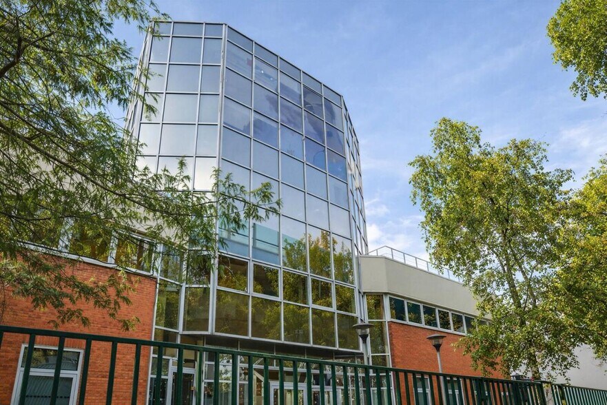22-23 Quai Du President Carnot, Saint-Cloud à vendre - Photo du bâtiment - Image 3 de 24