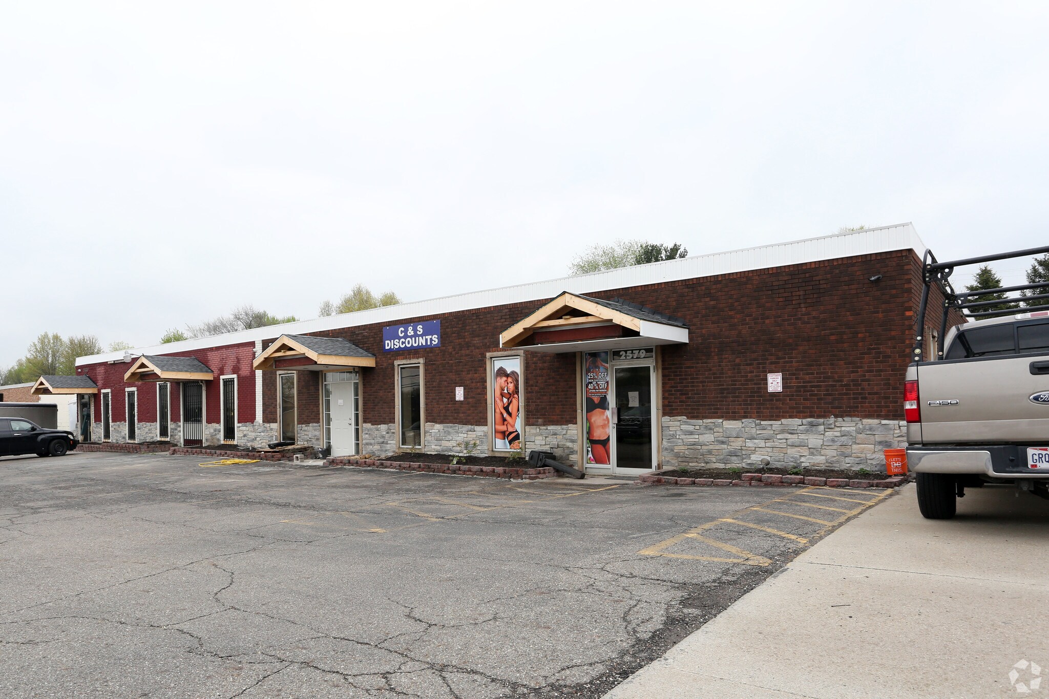 2569-2579 S Arlington St, Akron, OH à vendre Photo principale- Image 1 de 1