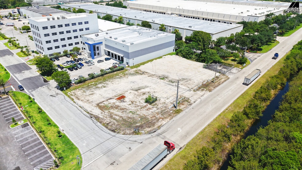 11501 NW 124th St, Medley, FL for sale - Building Photo - Image 1 of 15