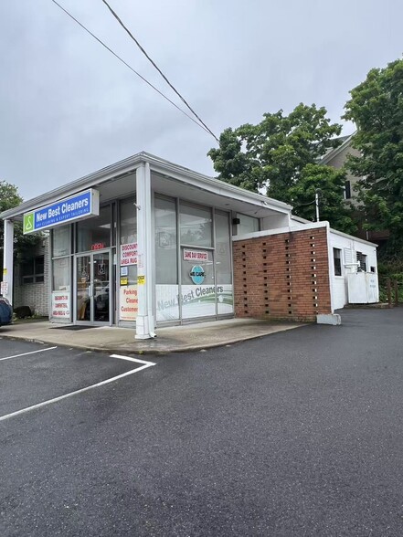 1502 Main St, Port Jefferson, NY à vendre - Photo du bâtiment - Image 3 de 7