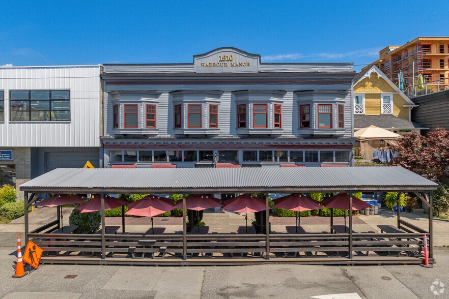 250-254 E 1st St, North Vancouver, BC for lease - Building Photo - Image 2 of 4