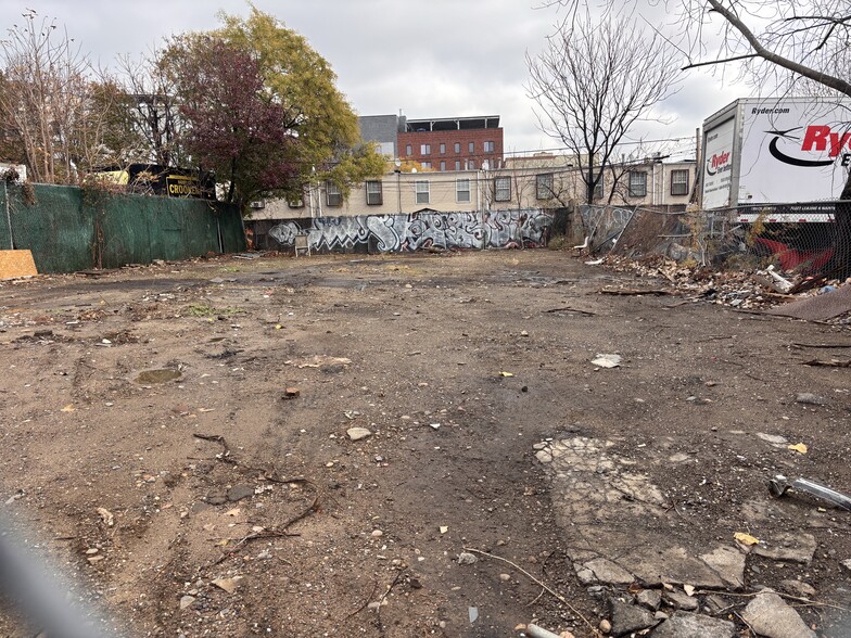 395 Van Sinderen Avenue, Brooklyn, NY for lease - Building Photo - Image 3 of 3