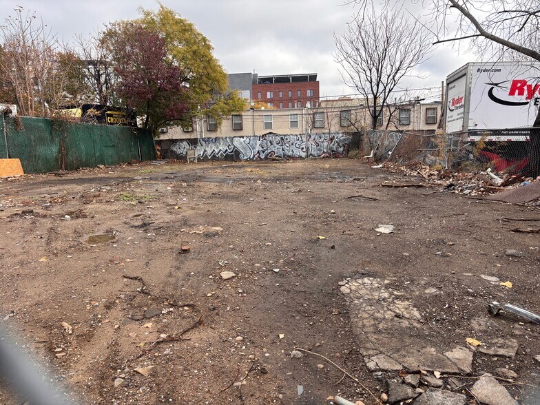 395 Van Sinderen Avenue, Brooklyn, NY à louer - Photo du bâtiment - Image 3 de 3