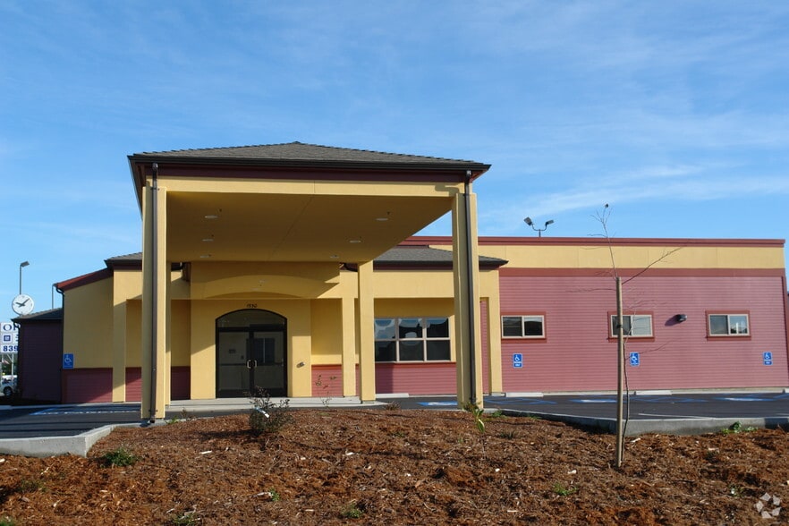 1550 Heartwood Dr, Mckinleyville, CA for lease - Primary Photo - Image 1 of 2