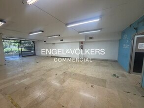 Retail in Esplugues de Llobregat, Barcelona for lease Interior Photo- Image 2 of 17