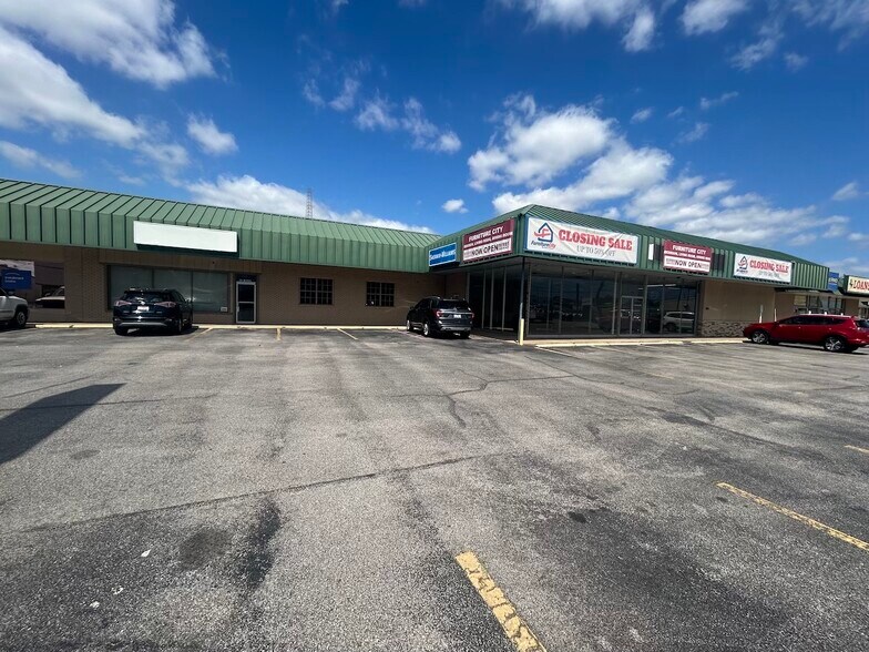 37-55 N 11th St, Beaumont, TX à louer - Photo du bâtiment - Image 2 de 6