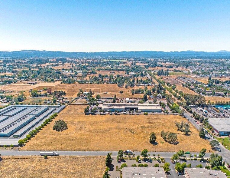 322 Bellevue Ave, Santa Rosa, CA à louer - Photo du bâtiment - Image 2 de 3