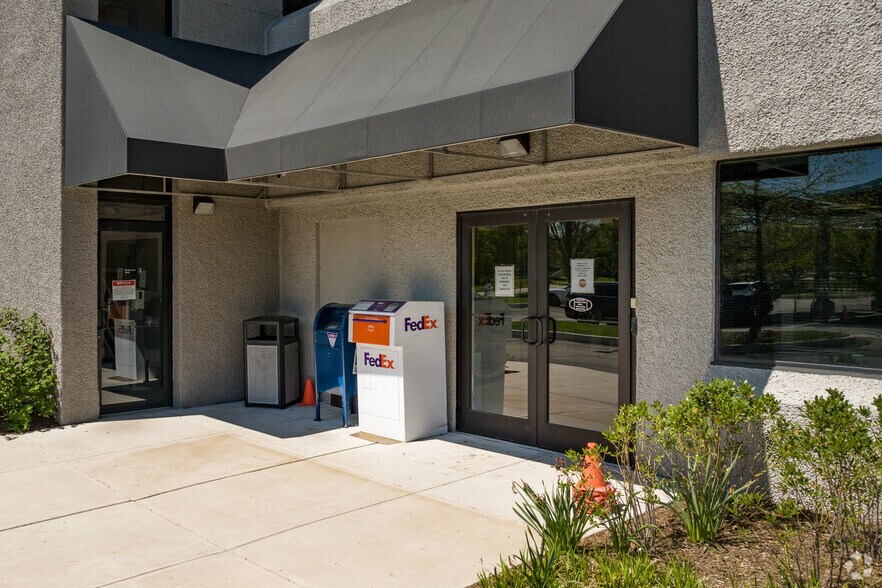 7 Entin Rd, Parsippany, NJ à louer - Photo du bâtiment - Image 2 de 6