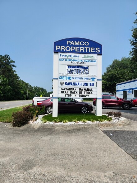 702 Mall Blvd, Savannah, GA à vendre - Photo du bâtiment - Image 2 de 8