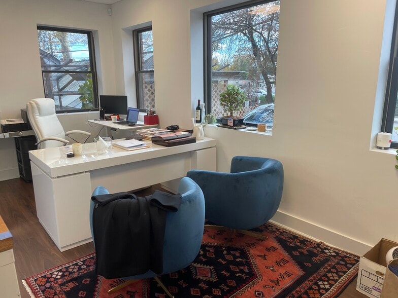 19 Orchard St, Manhasset, NY for lease - Building Photo - Image 2 of 13