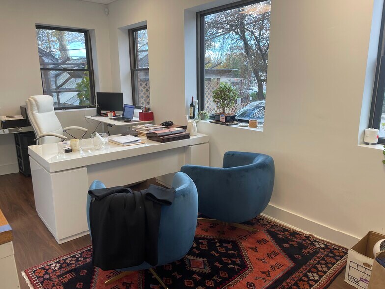 19 Orchard St, Manhasset, NY à louer - Photo du bâtiment - Image 2 de 13