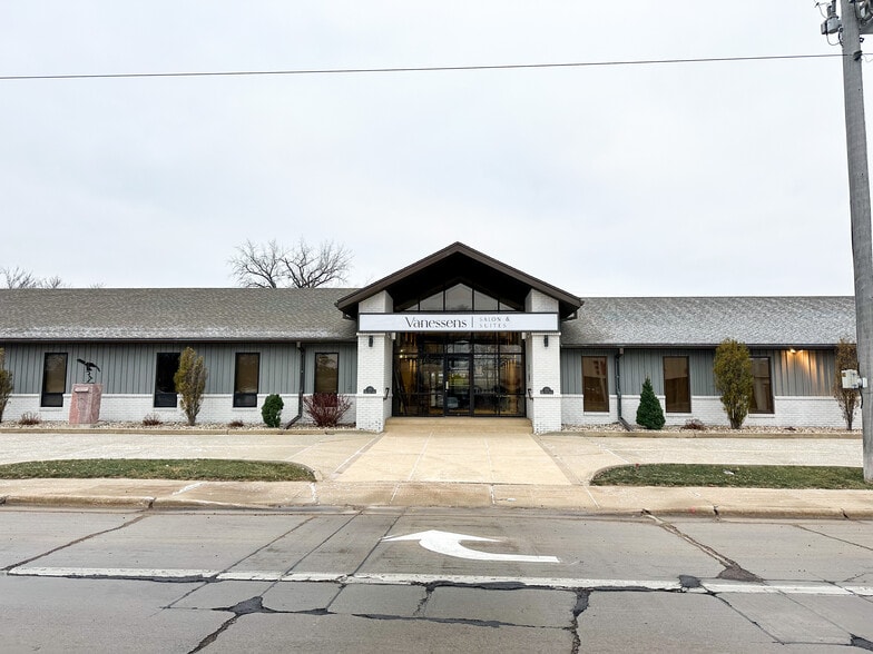307 W 41st St, Sioux Falls, SD à louer - Photo du bâtiment - Image 1 de 7