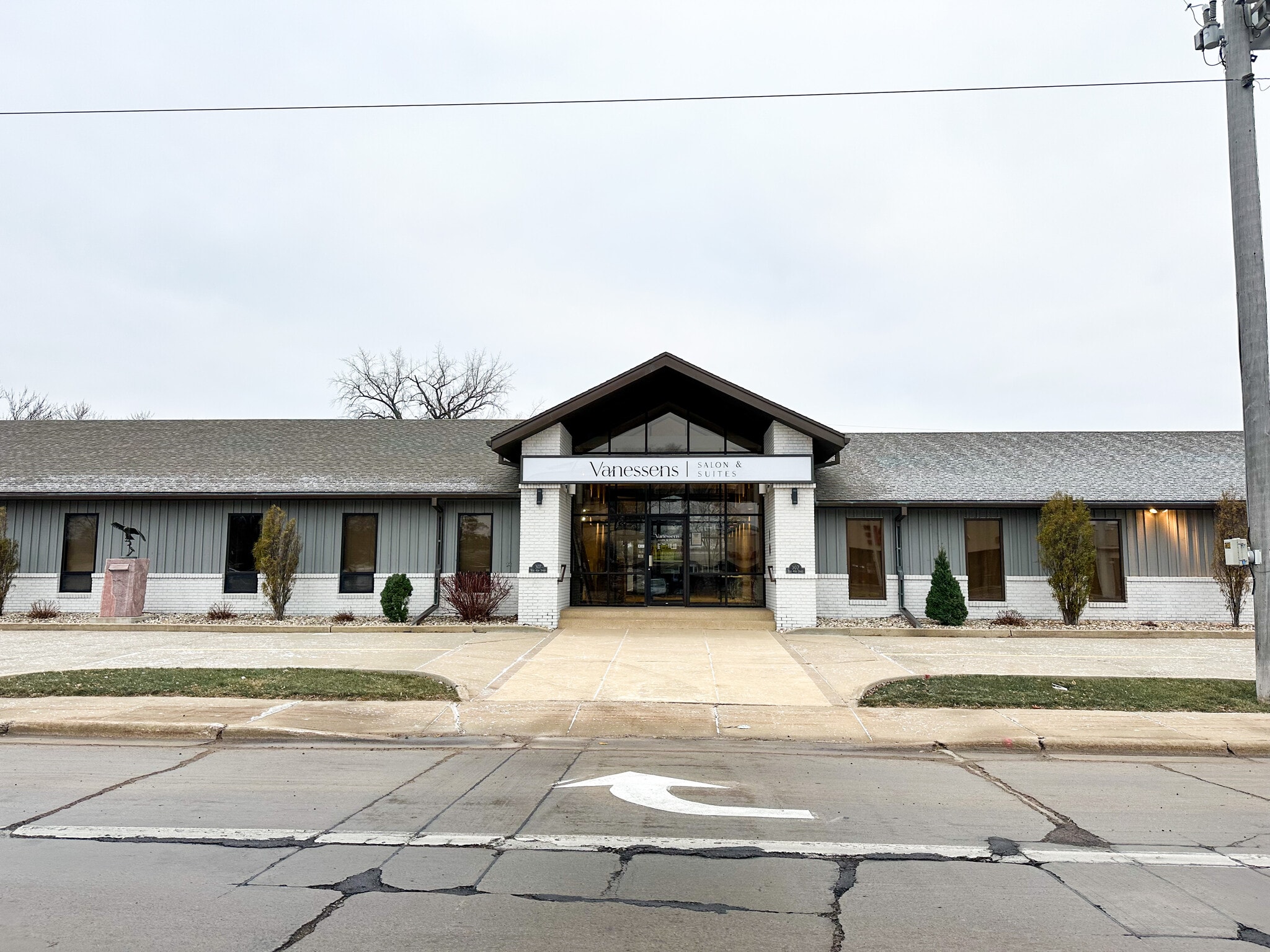 307 W 41st St, Sioux Falls, SD for lease Building Photo- Image 1 of 8