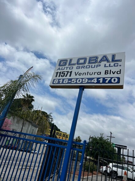 11571 Ventura Blvd, Studio City, CA à louer - Photo du bâtiment - Image 3 de 15