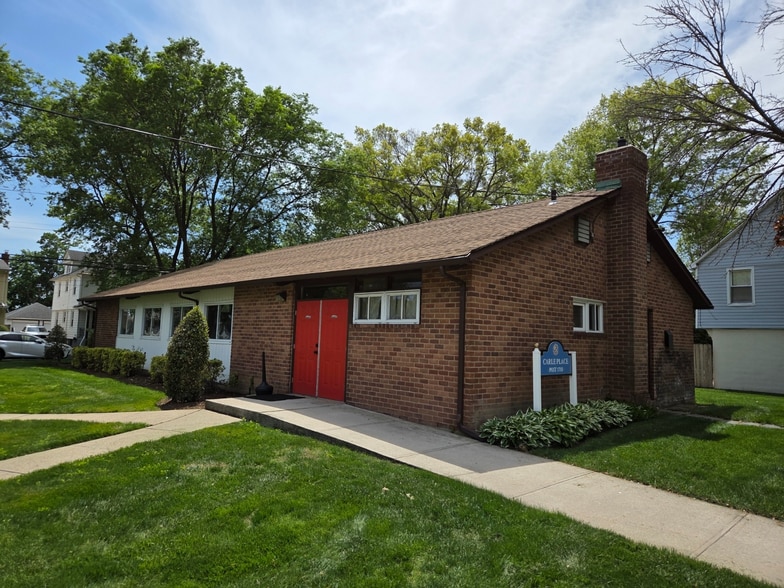 252 Rushmore Ave, Carle Place, NY for sale - Building Photo - Image 2 of 11
