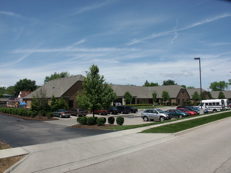 3885-3905 Berry Leaf Rd, Hilliard, OH à vendre - Photo du bâtiment - Image 2 de 3