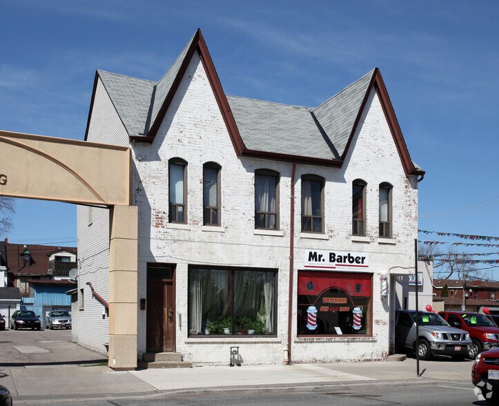 3270-3274 Dundas St, Toronto, ON à louer - Photo du bâtiment - Image 2 de 14