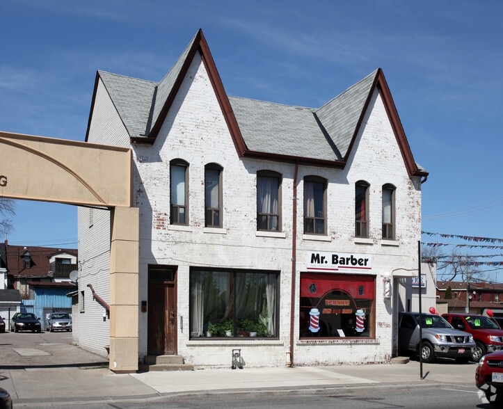 3270-3274 Dundas St, Toronto, ON à louer - Photo du bâtiment - Image 2 de 7