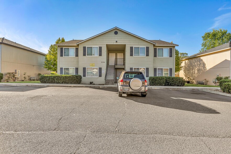 2154 Crater Lake Ave, Medford, OR for sale - Primary Photo - Image 1 of 10