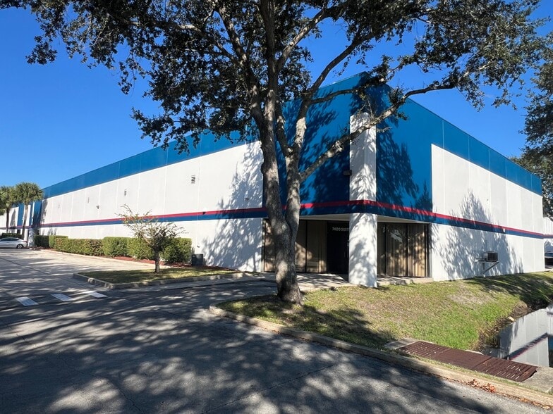 7400 Technology Dr, West Melbourne, FL à louer - Photo du bâtiment - Image 1 de 14