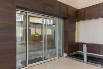 950 E Paces Ferry Rd NE, Atlanta, GA à louer Photo du bâtiment- Image 2 de 4