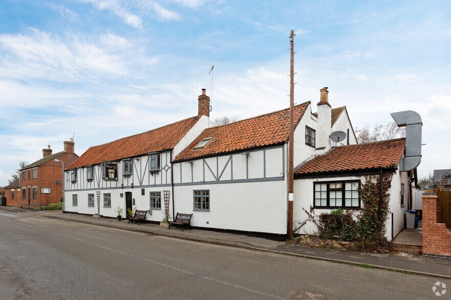 21 Main Rd, Bourne à louer - Photo du bâtiment - Image 2 de 5