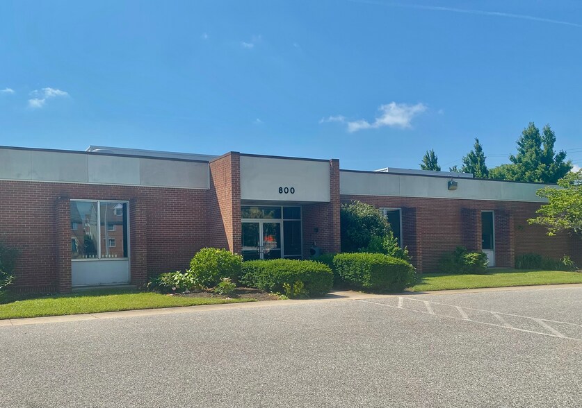 800 E King St, York, PA à louer - Photo du bâtiment - Image 1 de 8